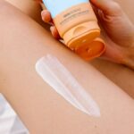 ژل کرم آبرسان ضدآفتاب ایزدین مدل Wet Skin بی رنگ | محافظ قوی SPF 50 - Image 6