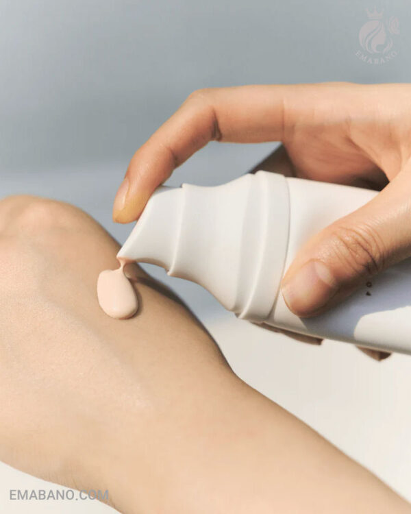 ضدآفتاب روشن‌کننده سنتلا اسکین با SPF50+